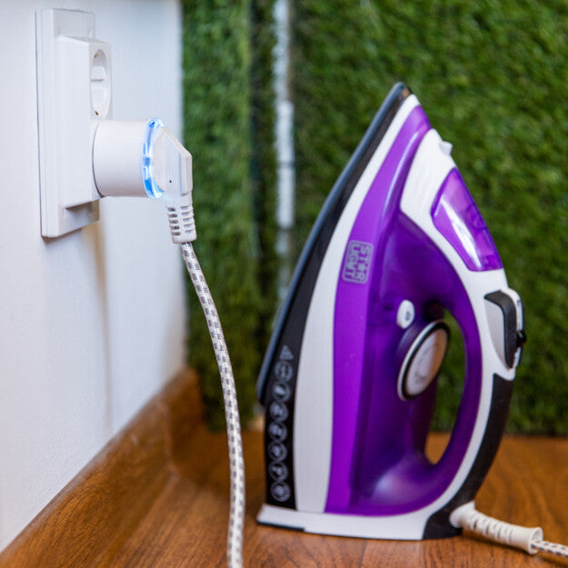 Priza inteligenta Shelly Plus Plug S cu monitorizare consum, WiFi, control aplicatie, compatibil Amazon Alexa, Google Assistant si Home Assistant